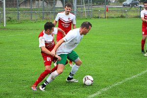 Florian Neef (SV Schapbach) –  hier am Ball – erzielte gegen den FV Biberach per Kopf den Führungstreffer zum 1:0.  Foto: Weis Foto: Schwarzwälder-Bote