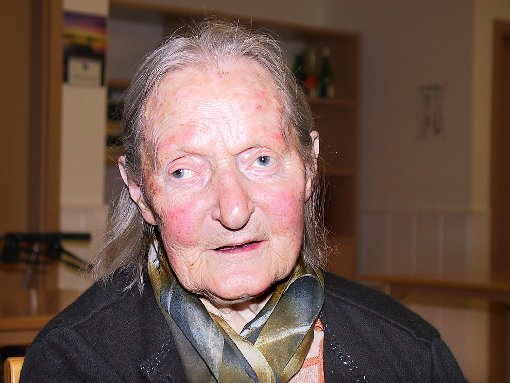 90 Jahre alt wird heute Elfriede Huonker aus Täbingen.  Foto: May Foto: Schwarzwälder-Bote
