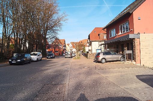 Der Schömberger Gemeinderat beauftragte die Verwaltung, den Bestand von Parkplätzen an der Liebenzeller Straße zu ermitteln. Foto: Krokauer Foto: Schwarzwälder-Bote