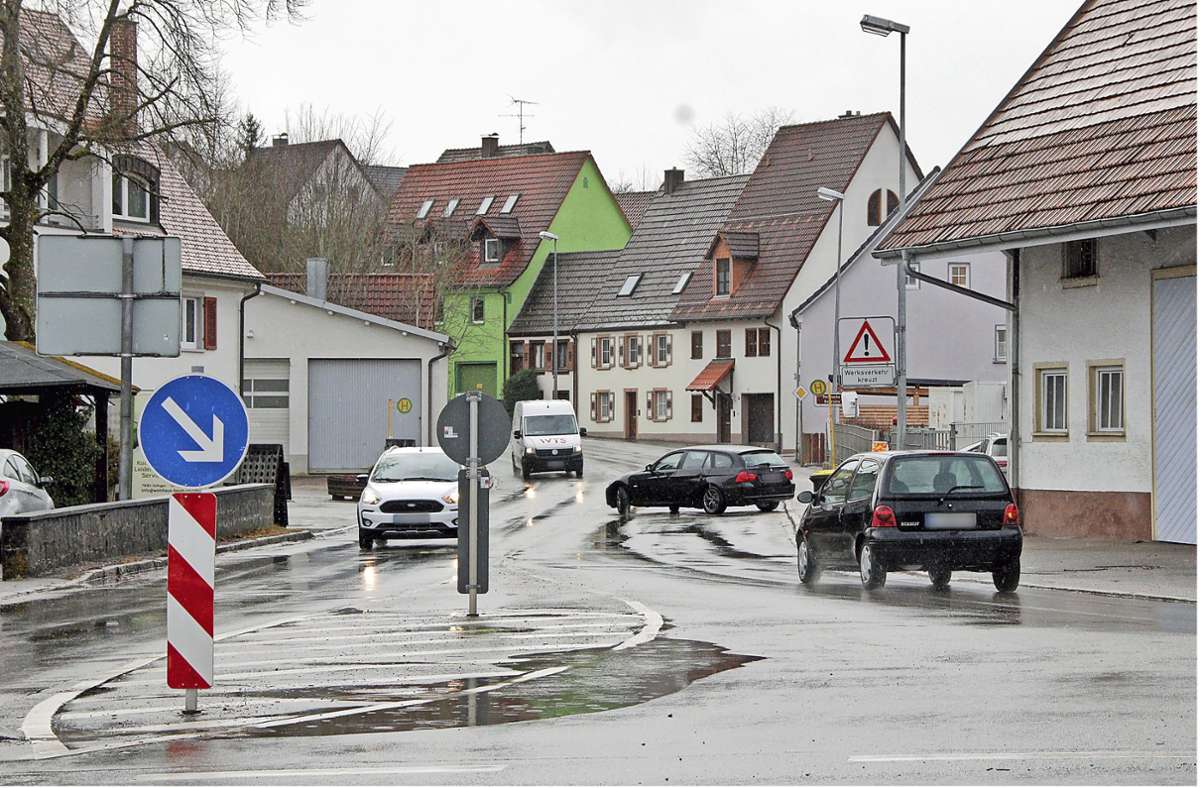 Die Fahrbahnbreite der Dögginger Straße zwischen dem künftigen Kreisverkehr und dem Knoten Mönchshof wird nach einem Votum des Hüfinger Gemeinderats durchgehend auf 6,75 Meter reduziert. Foto: Jens Fröhlich