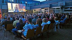 Freilicht-Kino  lockt 275 Gäste auf den Schulhof in Allmannsweier