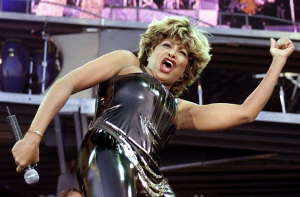 Wenn Tina Turner in solch einem Outfit The Best oder Private Dancer anstimmte, lagen ihr die Fans zu Füßen. An Vitalität, Temperament und erotischer Ausstrahlung konnte so manche 25-Jährige der Queen of RocknRoll kaum das Wasser reichen. Heute mag es die am 26. November vor 75 Jahren geborene US-Amerikanerin mit schweizer Pass weit ruhiger.