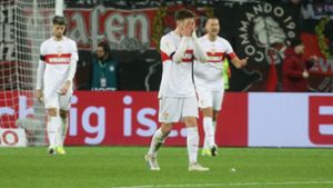 Nach dem Last-Minute-K.O. ist den VfB-Spielern die Enttäuschung ins Gesicht geschrieben.In unserer Bildergalerie blicken wir auf die Partie zurück. Foto: Baumann