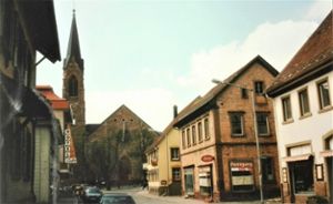 Die Sicht auf die Loirenzkirche im Jahr 1997 (linkes Bild) und heute (rechtes Bild). Fotos: Rosenfelder Foto: Schwarzwälder Bote