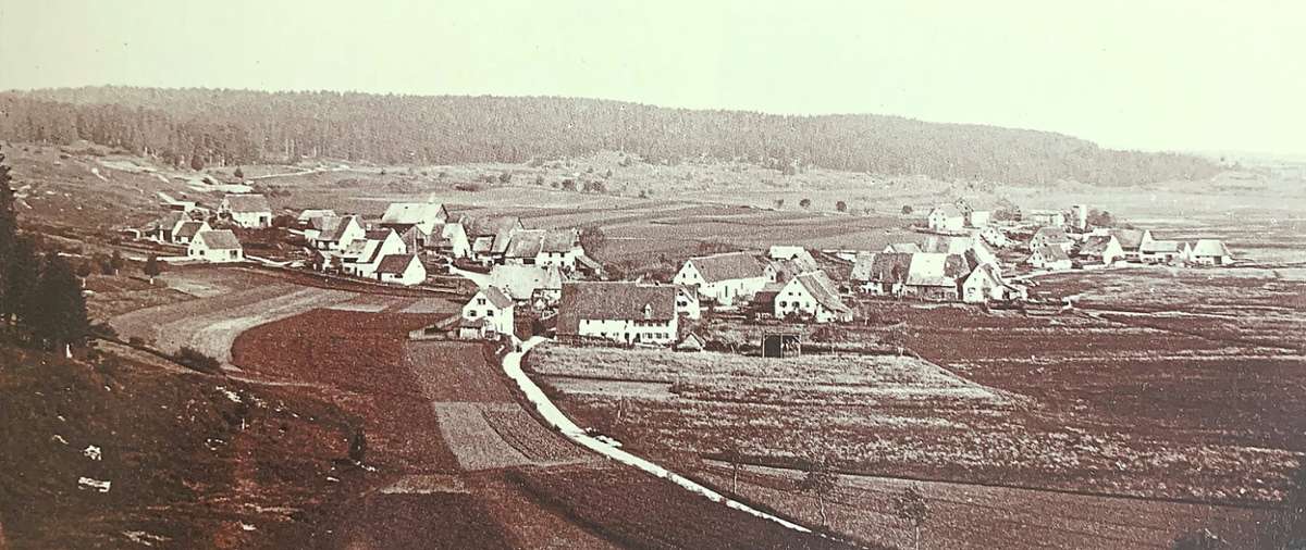 Aufen im Jahr 1887, das vermutlich erste Foto von Aufen. Wie alt der Ort ist, bleibt unklar – seine vermeintlich erste urkundliche Erwähnung ist nämlich eine Fälschung