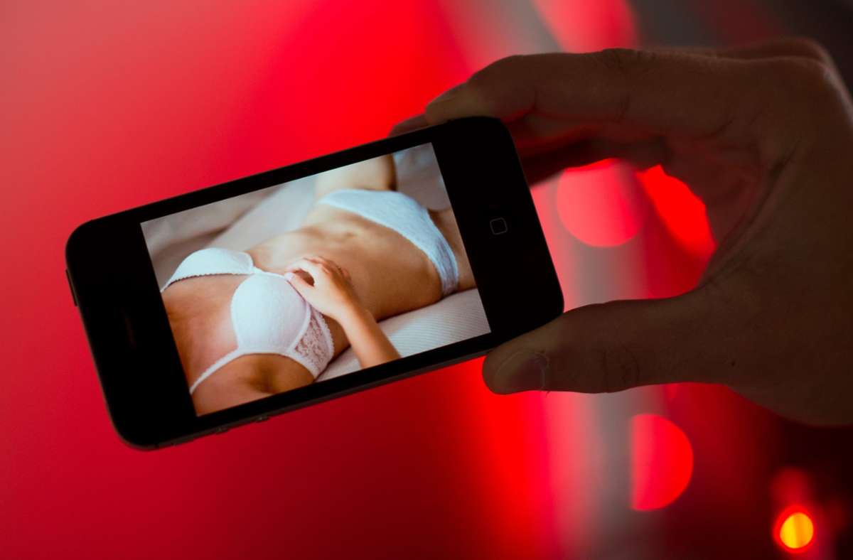 Kinder kommen immer jünger mit sexualisierten Inhalten im Netz in Kontakt. Foto: dpa/Julian Stratenschulte