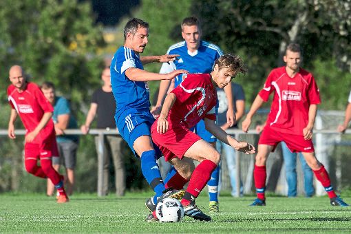 Umkäpft war das Spiel in Villingendorf: Am Ende hieß es 2:2 zwischen der SVV-Zweiten und dem VfL Fluorn.  Foto: Müller