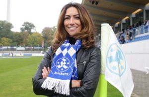 Viviane Schmidt aus Frankfurt ist  seit ihrem elften Lebensjahr  Fan und  Mitglied der Stuttgarter Kickers und war gegen den 1. FC Bruchsal im Gazistadion. Foto: Baumann/Hansjürgen Britsch