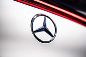 Bereits in wenigen Jahren sollen Feststoffbatterien in Testautos von Mercedes-Benz eingebaut werden. Foto: dpa/Matthias Balk