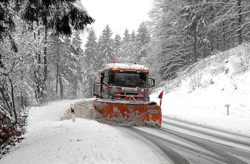 Die Winterdienste hatten gestern jede Menge Arbeit. Busunternehmen klagten allerdings, dass nicht überall gut geräumt worden sei.    Foto: Fritsch