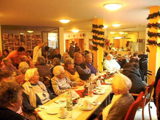 Mit 80 Gästen gut besucht war die Weihnachtsfeier in der Seniorenresidenz Lauterbach.l  Foto: King Foto: Schwarzwälder-Bote