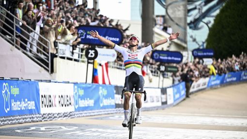 Mathieu van der Poel gewann nach der Flandern-Rundfahrt auch Paris-Roubaix. Foto: Jasper Jacobs/Belga/dpa