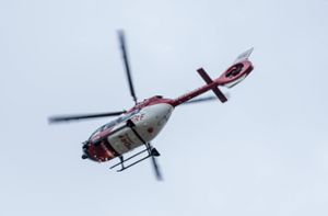 Die Beifahrerin des Fahrers musste mit einem Hubschrauber in eine Klinik geflogen werden. (Symbolfoto) Foto: imago images/ K. Schmitt