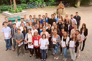 Fast alle der 60 Schulbesten nahmen gestern den Preis des Oberbürgermeisters persönlich in Empfang.  Foto: Heinig Foto: Schwarzwälder-Bote