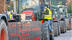Landwirt-Proteste verstopfen Zugänge zur Autobahn