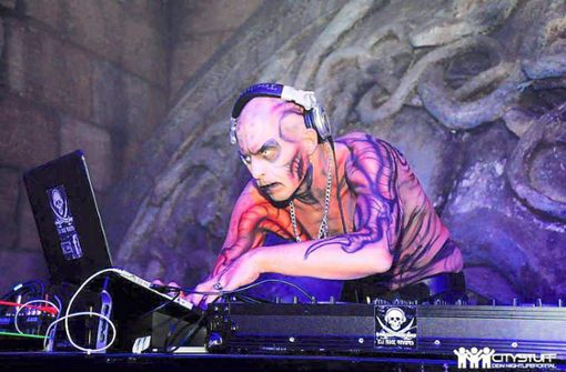 Steven Christ in vollem Horror-Make-Up als DJ bei den Horror Nights Traumatica im Europa-Park Rust. Foto: Wagner