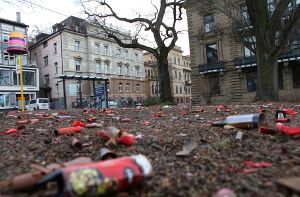 Aussichtspunkt Eugensplatz: Nach der Silvesterparty ist der Platz mit Müll übersät Foto: Jan Reich