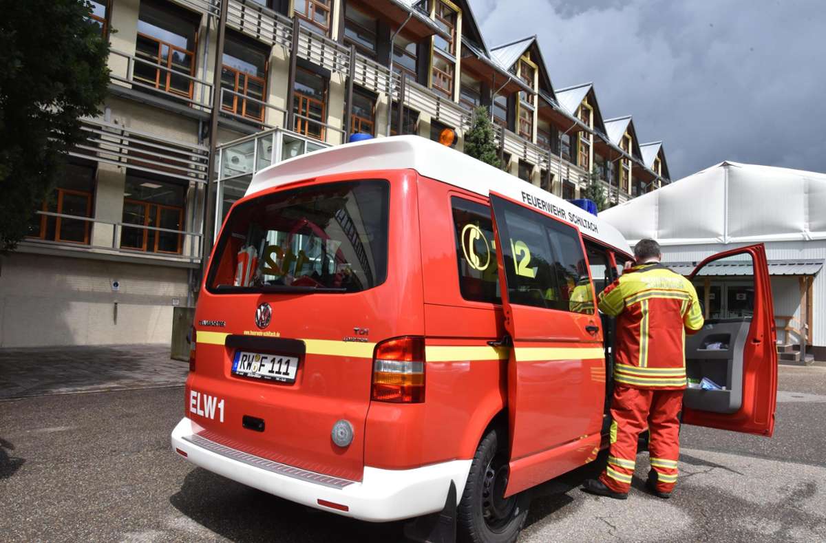 Der in die Jahre gekommene Leitwagen der Schiltacher Feuerwehr – hier bei einem Einsatz am 16. Juli 2021 bei Vega in Schiltach – soll durch ein kleineres, wendigeres und günstigeres Fahrzeug ersetzt werden. Foto: Wegner