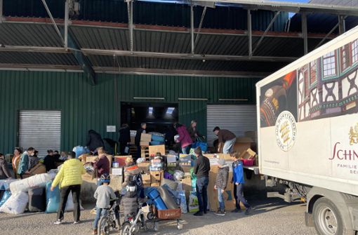 Zahlreiche Spendenwillige gaben in Althengstett Hilfsgüter ab. Foto: Kurzmann