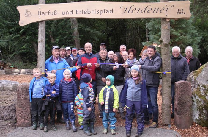 Neues Freizeitangebot: Barfußpfad in Bergfelden eingeweiht