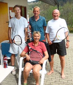 Die Sieger des Schleichenturniers beim Tennisclub Schiltach. Bei den Herren gab es drei Sieger. Foto: Verein Foto: Schwarzwälder-Bote