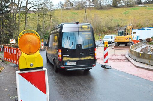 Die Engstelle in der Steinreute wird in wenigen Tagen beseitigt sein und dann herrscht wieder freie Fahrt.  Foto: Dold
