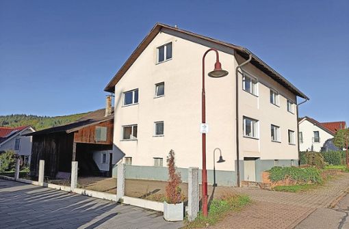 In diesem Haus in der Unterdorfstraße 8 in Wittelbach könnten schon bald Flüchtlinge und Obdachlose untergebracht werden. Die Gemeinde Seelbach hat das bislang leerstehende Gebäude gekauft und wird es nun renovieren lassen. Foto: Gemeinde