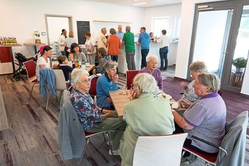 Die Premiere ist gelungen: Mehr als 100 Besucher kamen ins neu eröffnete Café am Bach. Fotos: Roller Foto: Schwarzwälder Bote