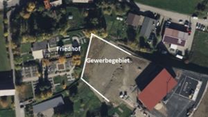 Das im Leserbrief angesprochene Gewerbegebiet grenzt direkt an den Bösinger Friedhof an. Foto: Bippus/Bing_Maps