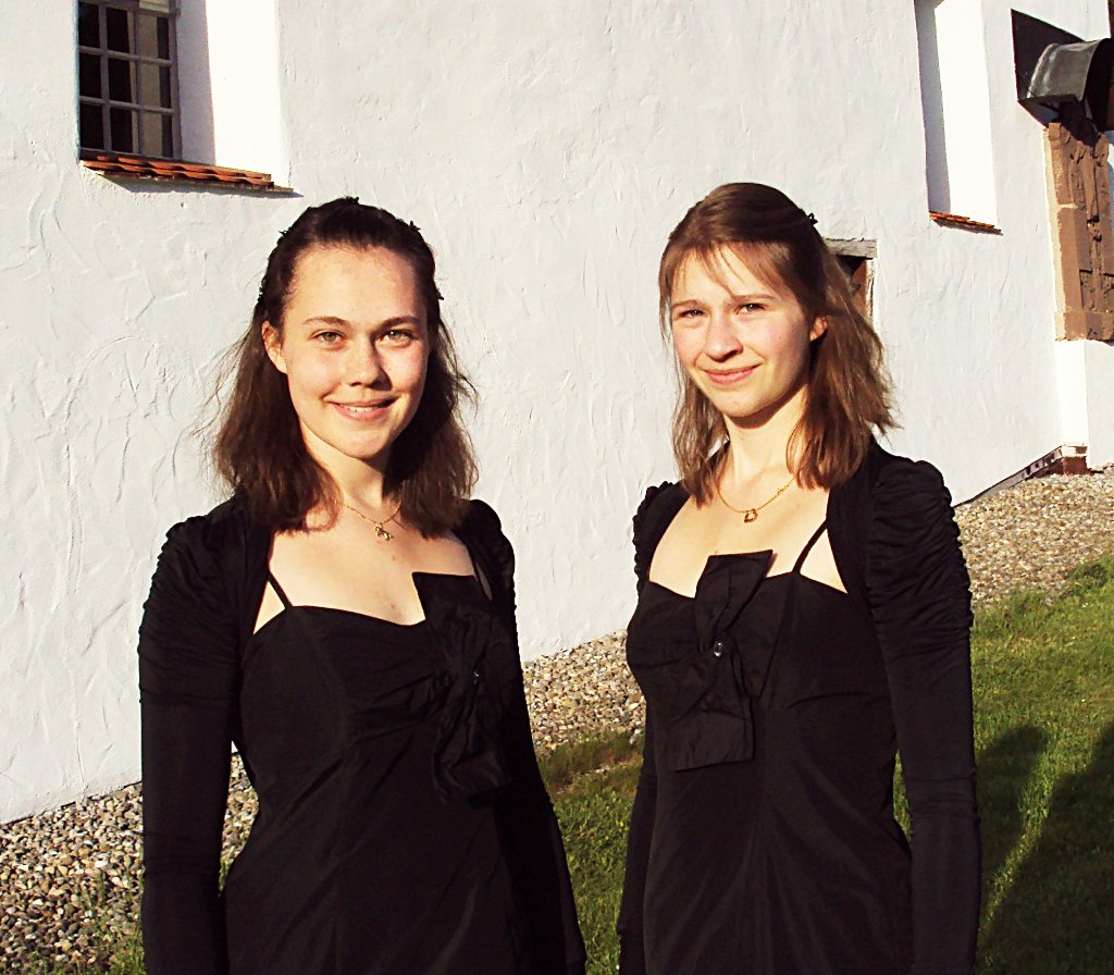 Erfolgreich sind die Oberdigisheimer Schwestern Vera und Patrizia Bieber als Musikerinnen. Bei verschiedenen Wettbewerben heimsen die Musikstudentinnen Preise ein. Fotos: Archiv Foto: Schwarzwälder-Bote