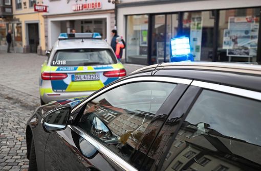 Mit zwei Fahrzeugen rückte die Polizei in der Villinger Innenstadt an. Foto: Eich