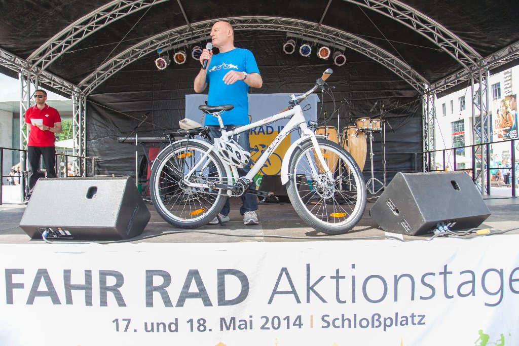 Gar nicht mal so verschwitzt: Verkehrsminister Winfried Hermann hat an der Radsternfahrt nach Stuttgart teilgenommen.
