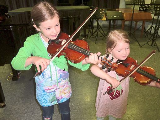 Die Geschwister Kawol sind bereits an der Jugendmusikschule fleißig am Üben.  Foto: Jugendmusikschule Foto: Schwarzwälder-Bote