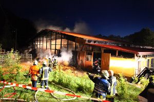 600.000 Euro Schaden hat ein verheerender Brand in Rudersberg am Sonntagabend angerichtet. Foto: Benjamin Beytekin