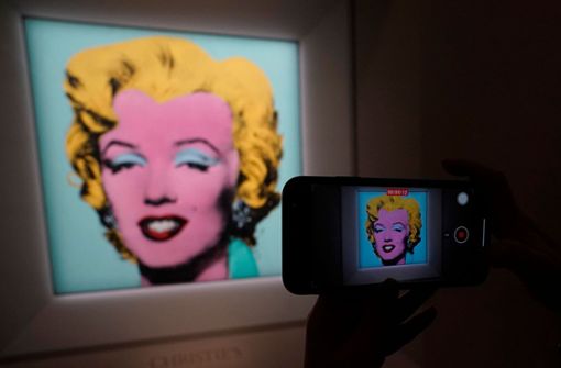 Mit dem Porträt  „Shot Sage Blue Marilyn“ schuf Andy Warhol eines der berühmtesten Bilder von Hollywood-Legende Marilyn Monroe. Foto: AFP/TIMOTHY A. CLARY