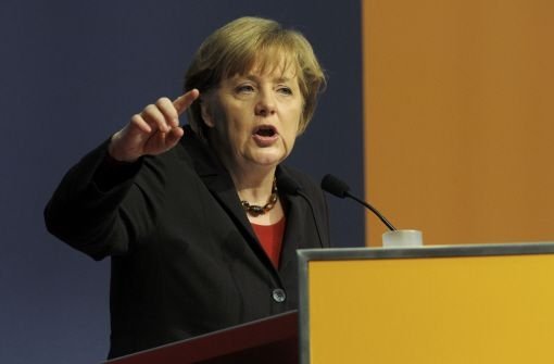 Angela Merkel in Gammertingen, dazu Ministerpräsident Stefan Mappus und Landesministerin Tanja Gönner – das wolltenüber 3000 Besucher erleben. Platz fanden sie in einer riesigen Lagerhalle von Reifen-Göggel. Foto: dapd