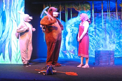 Mit dem Stück Mascha und der Bär  gastierte  Sperlichs Märchentheater in Baiersbronn. Foto: Schwarzwälder Bote