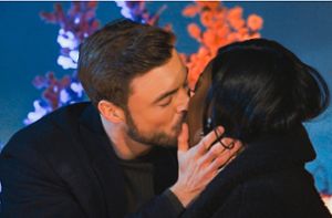 Niko und Linda küssten sich in der Nacht der Rosen. Foto: RTL/TVNOW