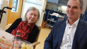 Gertrud Frank feiert  in Dornhan Geburtstag: Mit ihren 100 Jahren blättert sie noch  in der Zeitung
