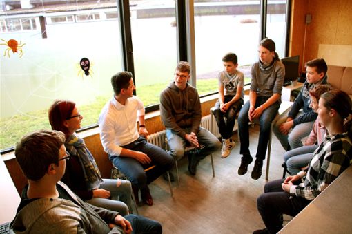 Die Jugendlichen sprachen mit Roman Waizenegger und Heide Kehrer über ihre Wünsche.  Foto: Huger Foto: Schwarzwälder Bote