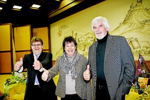 Daumen hoch: Vor vier Jahren haben Karl-Josef Sprenger, Juliane Haas und Josef Rissler die erste Leistungsschau in Schörzingen eröffnet. Foto: Müller