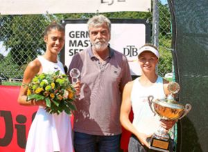 2019: Turnierboss Gerhard Frommer mit Finalistin Olga Danilovic (links) und Ladies-Open-Siegerin Barbara Haas. Foto: Kara