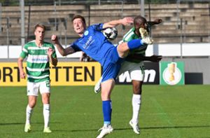 Fußball-Oberliga: Stuttgarter Kickers siegen 4:0 und sind gleich Tabellenführer