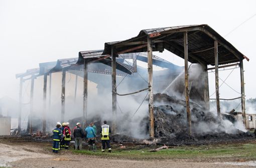 Der Brand brach auf einem Bauernhof in Trossingen aus. Foto: Silas Stein/dpa