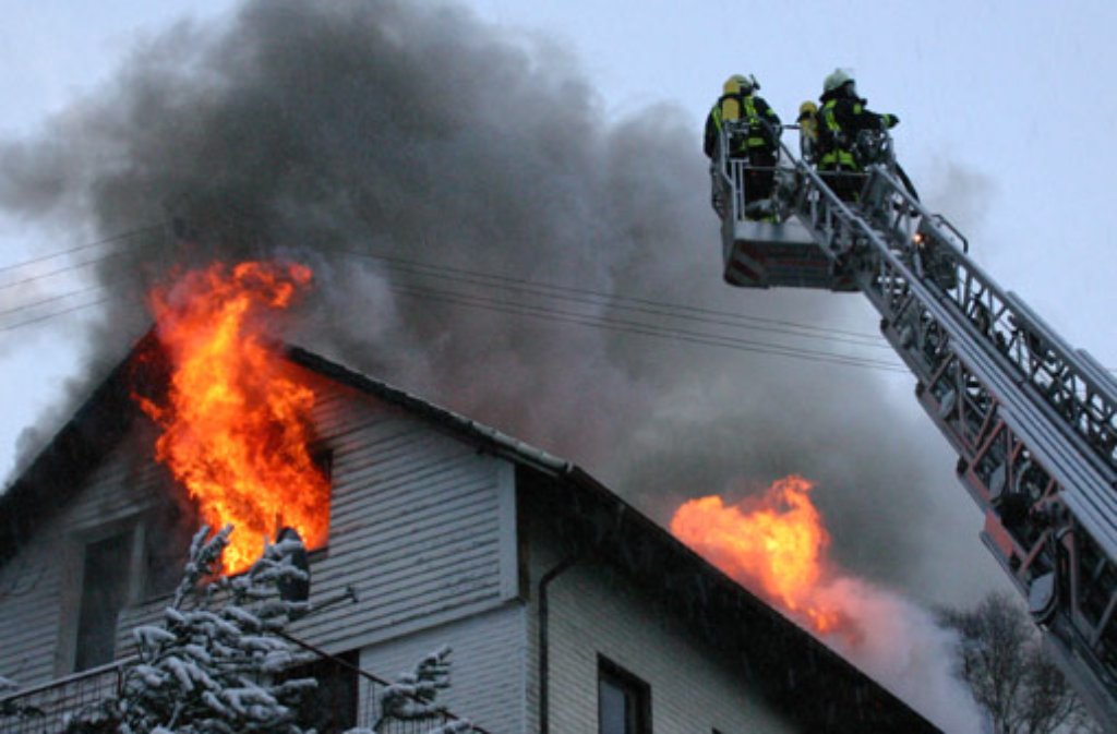 St. Georgen: Gebäude an B 33 in Flammen