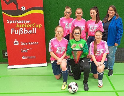 Der SV Spaichingen holte sich bei den C-Juniorinnen den Futsal-Bezirksmeistertitel  in Rottweil. Foto: Peiker Foto: Schwarzwälder Bote