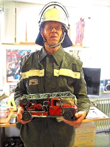 In Sachen Feuerwehr kennt sich Walter Berg bestens aus. Foto: Maute /Seeger Foto: Schwarzwälder-Bote
