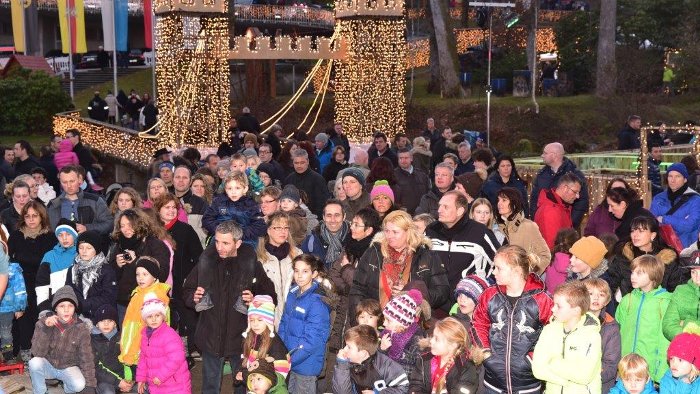 Weihnachtszauber: Tausende kommen zum Auftakt
