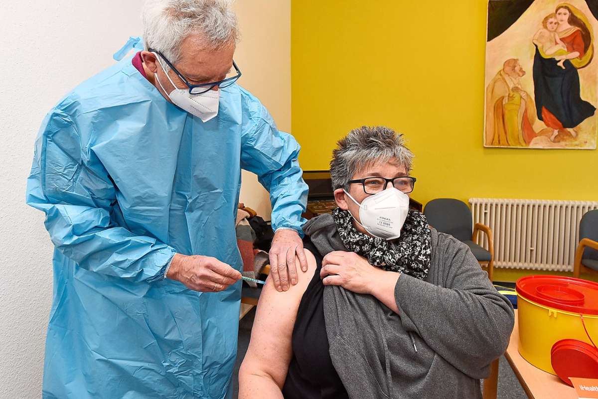 Eike Fundinger, die Heimleiterin der Mediclin-Seniorenresidenz, wird im Januar als eine der ersten Donaueschingerinnen gegen Covid-19 geimpft. Die Impfung muss jetzt wohl wiederholt werden. Foto: Sigwart