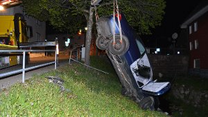 Unfall: Auto landet nach Verfolgungsjagd in Neustadt im Bach